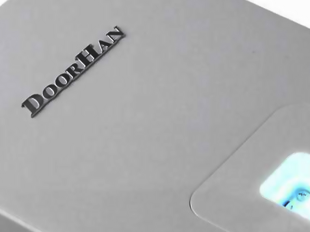 Metalowe dekoracyjne logo DoorHan Metalowe dekoracyjne logo DoorHan
